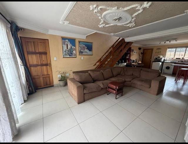 4 BEDROOM HOUSE FOR SALE IN SONNEVELD